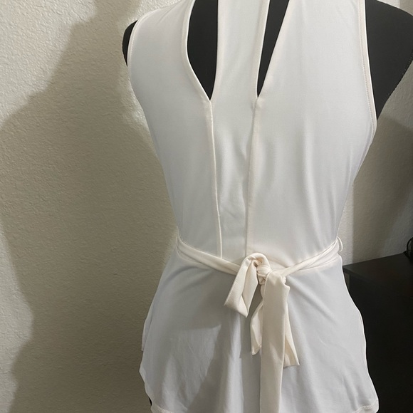 Guess white top - Picture 1 of 2